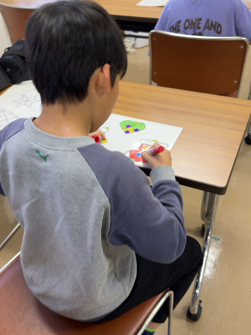 色塗りをしている