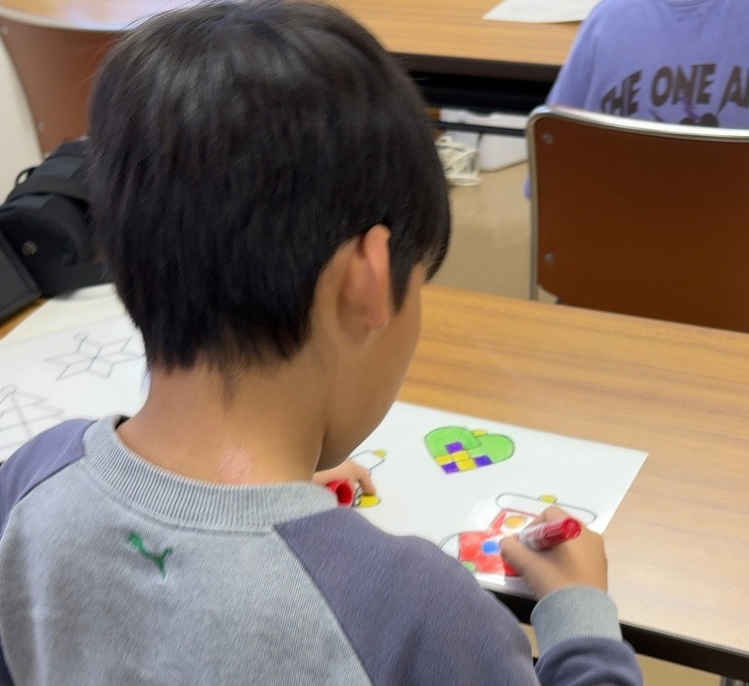 色を塗っている