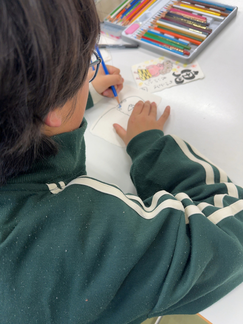 色塗りをしている