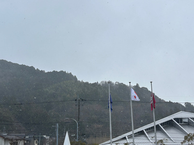 雪が降り始めた空模様