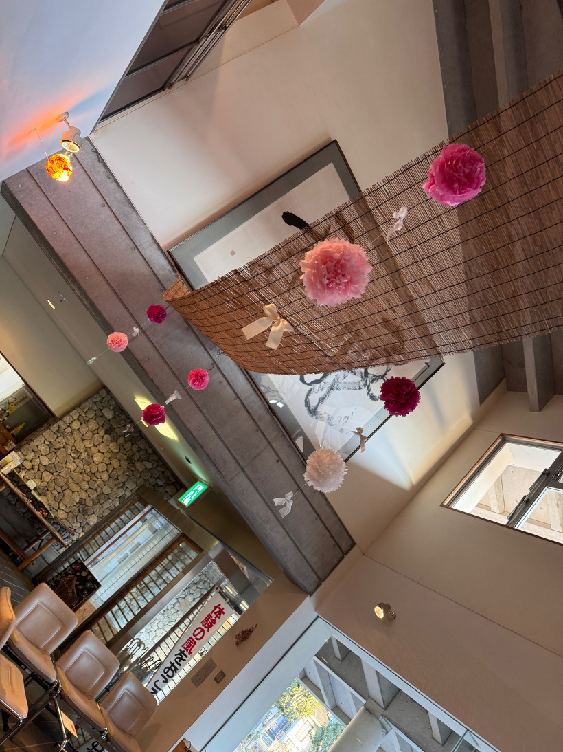 ロビーのつるし飾り