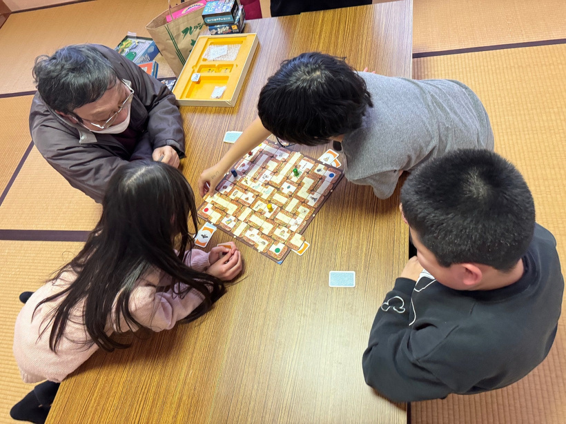 ボードゲームをしている