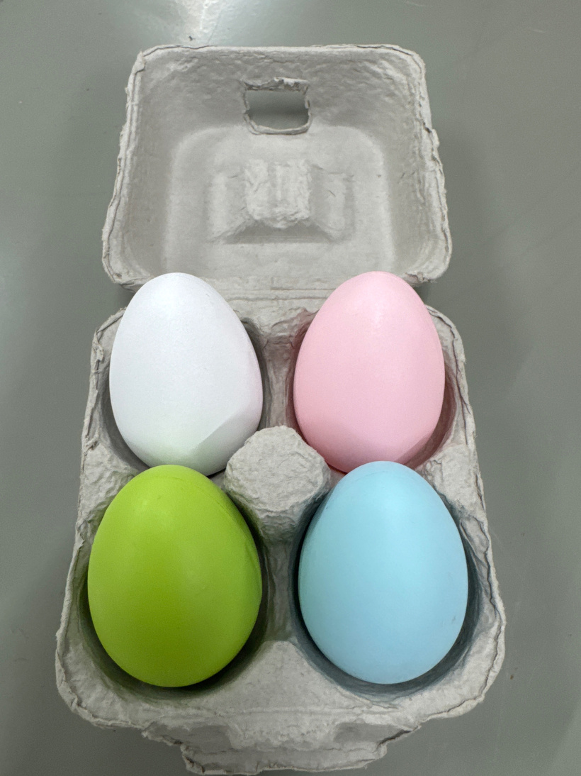 4つのカラフルな卵