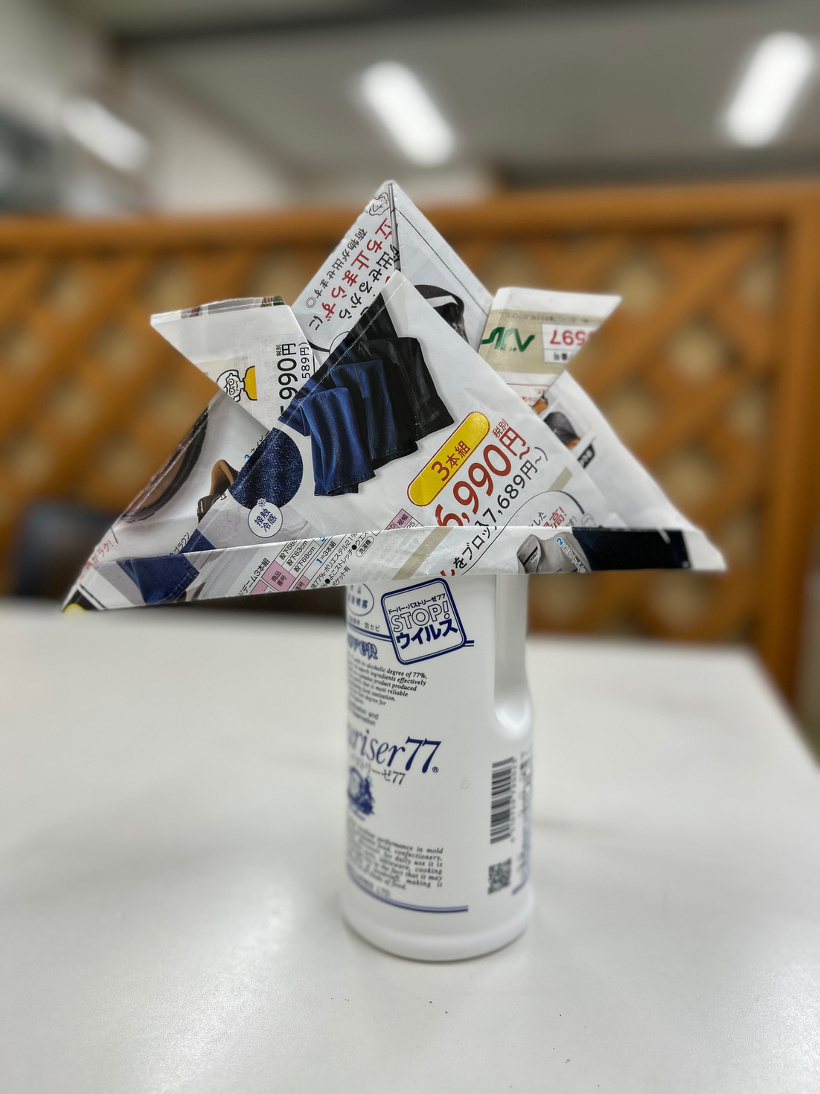 チラシで作った兜
